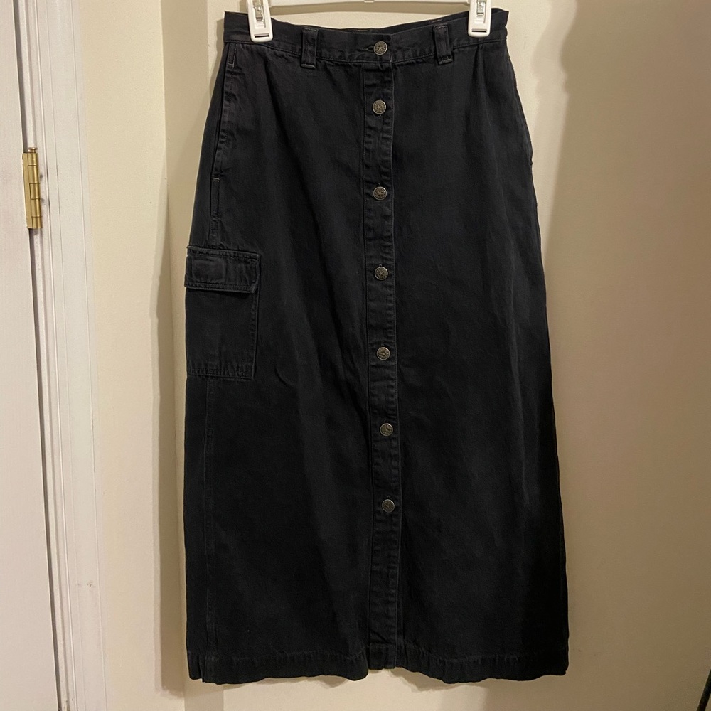 cute 90’s black king jean skirt!